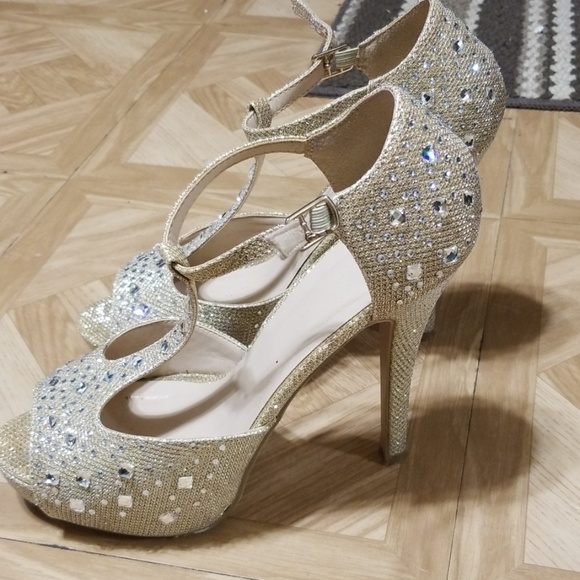 Heels - Picture 2 of 7